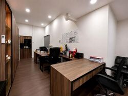 Oxley Bizhub (D14), Office #563203871